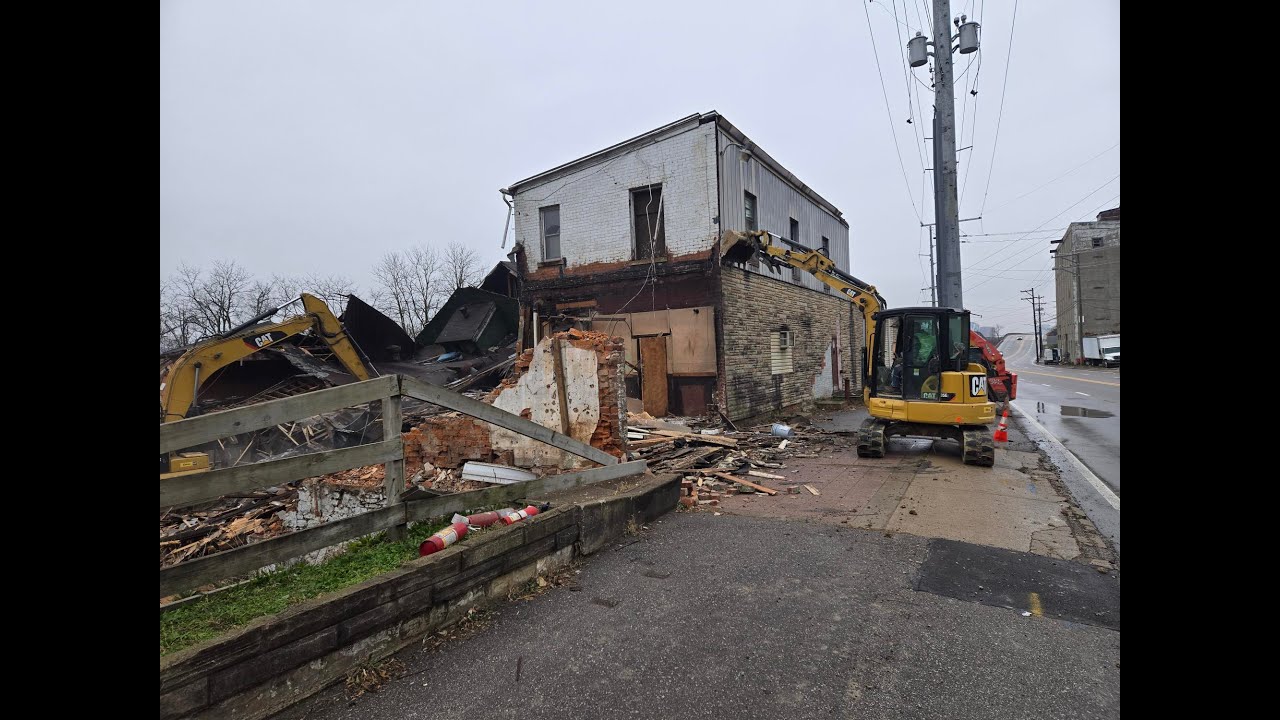 Demolition of #americashonkytonk  Bobby Mackeys Wilder KY.