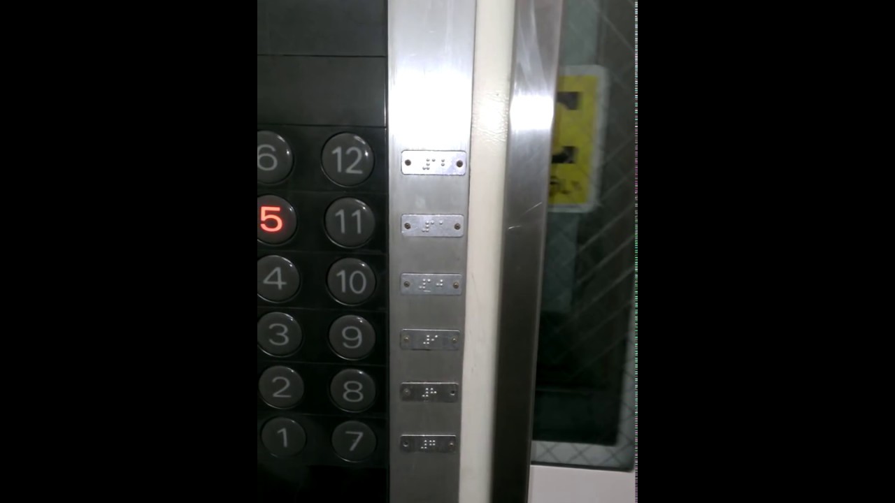 エレベーターで異界に行きました。