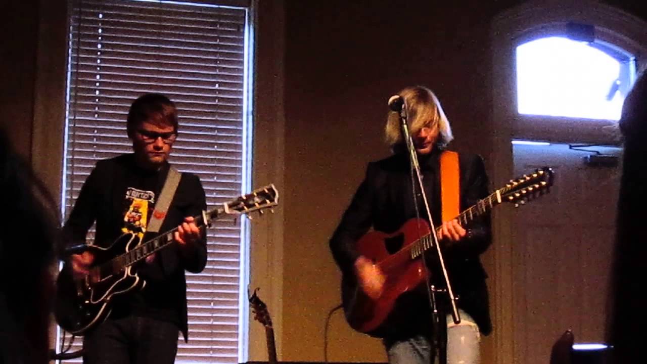 Keith Harkin singing End of Innocence at Kells Irish Pub