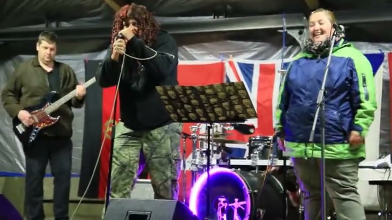 2017-09-01 B&yacute;val&yacute; Svazarm | Punkmetalov&yacute; koncert | Bene&scaron;ov nad Černou