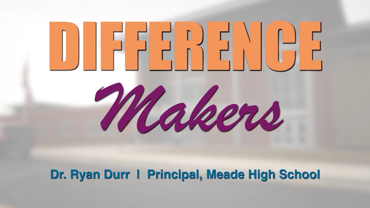 Участники программы AACPS Difference Makers, д-р Райан Дурр, директор средней школы Мид.