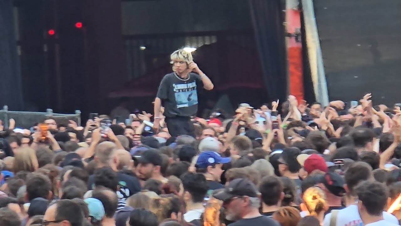 One OK Rock - 04. Make It Out Alive - Stade de France Saint-Denis Paris le 11/07/2024