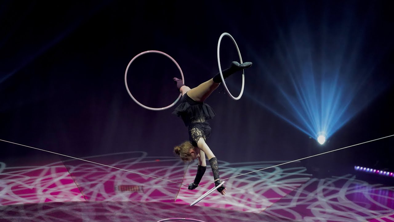 Ameli Bilyk. Time Flow. Slack wire act