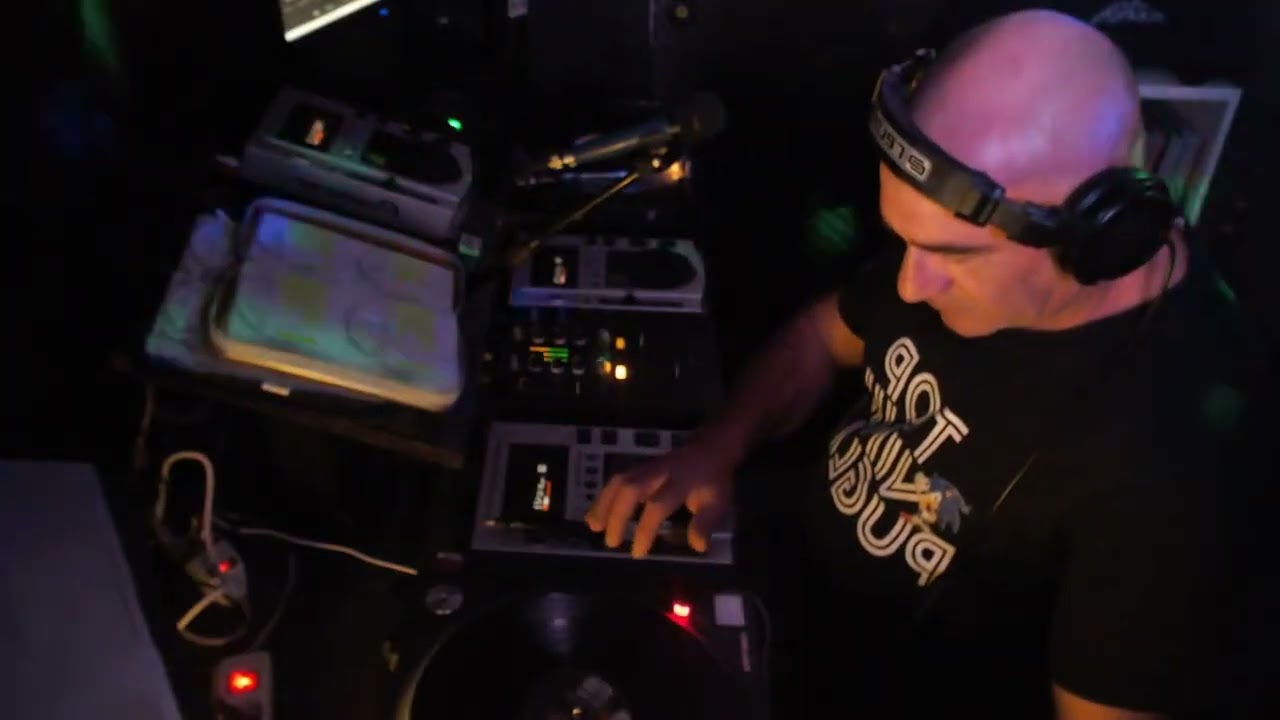 Vinyl play anni 90 #dj #pioneerdj #technics1210 #puglia #music #anni90 