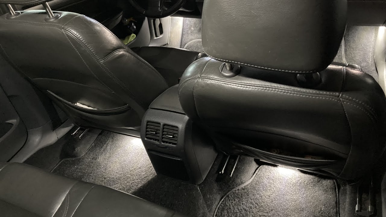 Jetta MK5 - Como instalar luzes dos pés traseiras