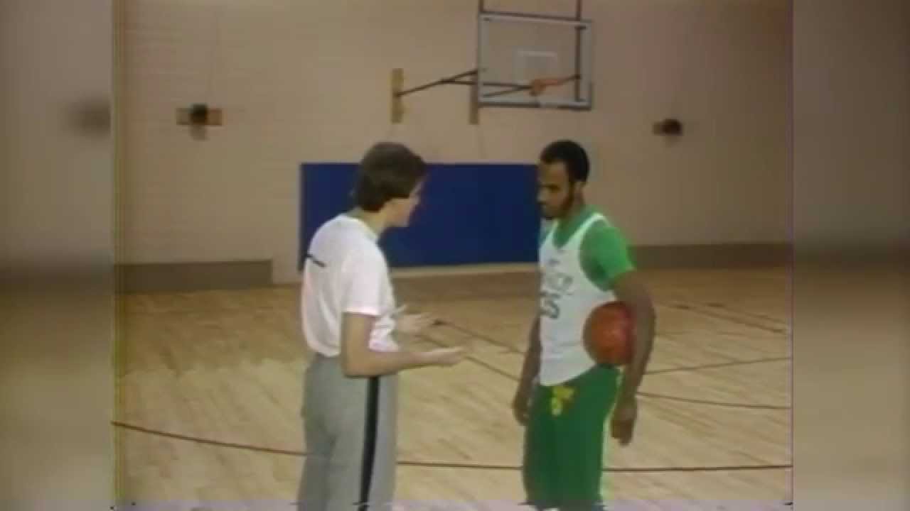 Darrell Griffith teaches Jim Nantz how to shoot an NBA 3-point shot