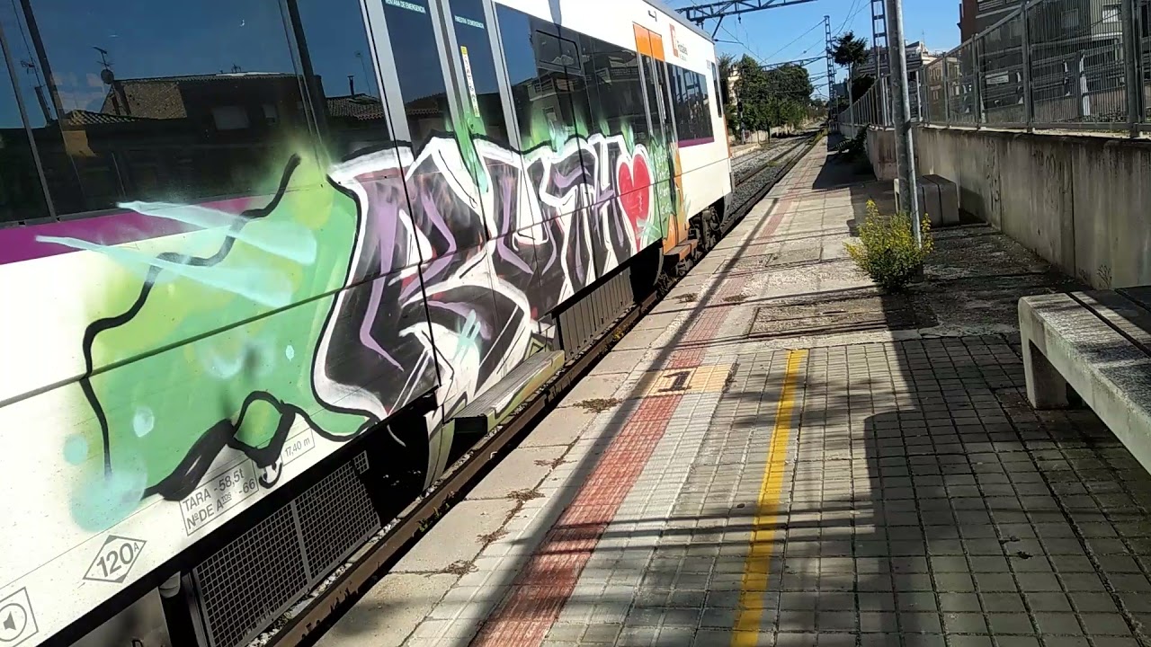Renfe Cercanias - 447 interurbana de Rodalies en Cervera antes del fin de servicio