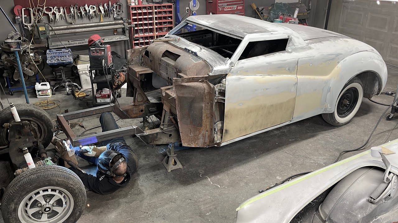 The BIG reveal 👀 Lowering the 1959 Jaguar body 5