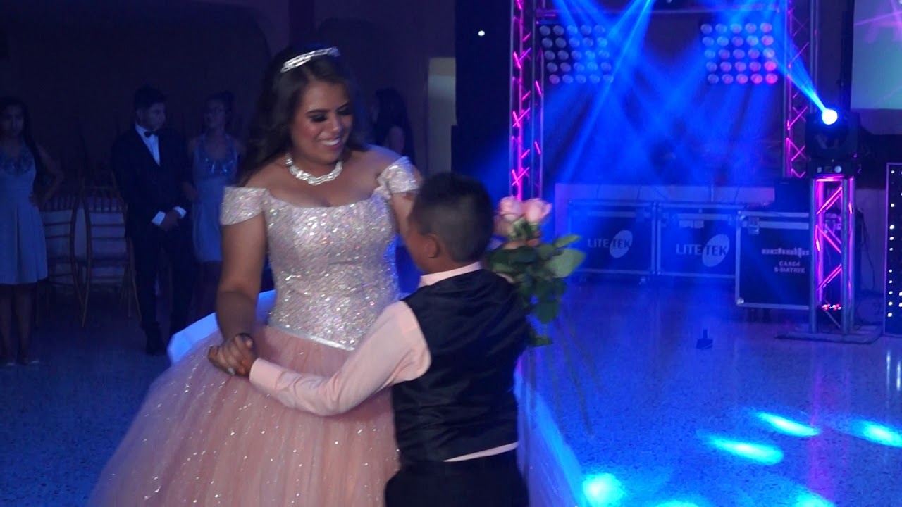 XV DANIELA ELIZONDO ENTRADA VALS PAPA VALS XV ROSAS SORPRESA