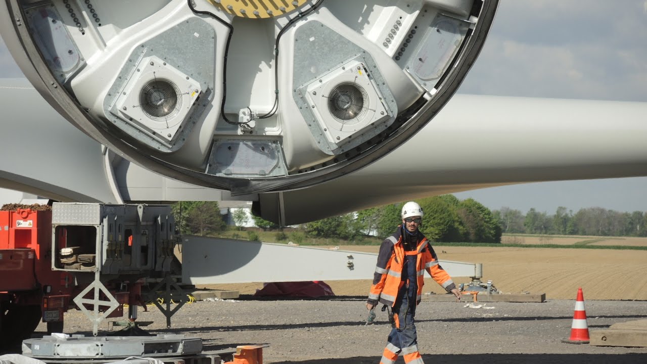 Liebherr Raupenkran LR 1600 Montage 65 ton Generator in 100 Meter Höhe