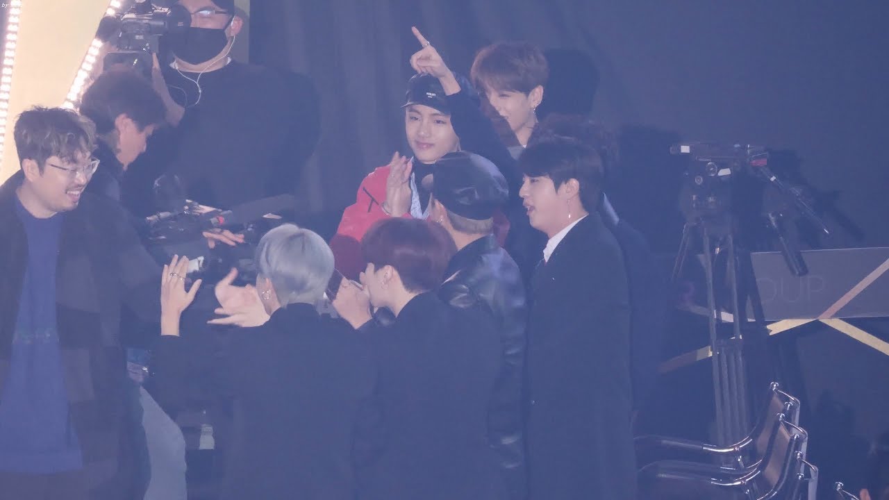 181128 방탄소년단 (BTS) 안무가,프로듀서 수상 축하 Reaction [4K] 직캠 by Mera