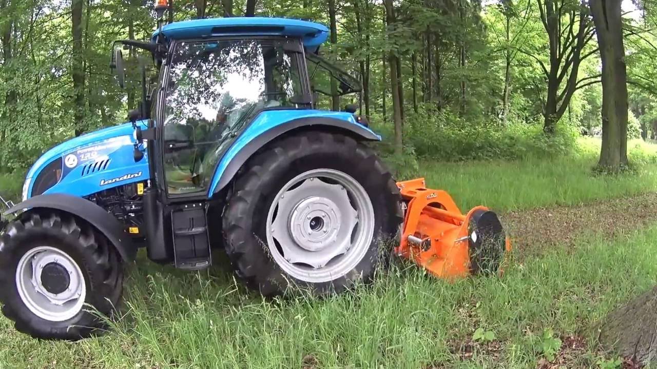 Ciągniki  i maszyny komunalne Ciągniki  i maszyny komunalne Pokaz kosiarek bijakowych SAMASZ
