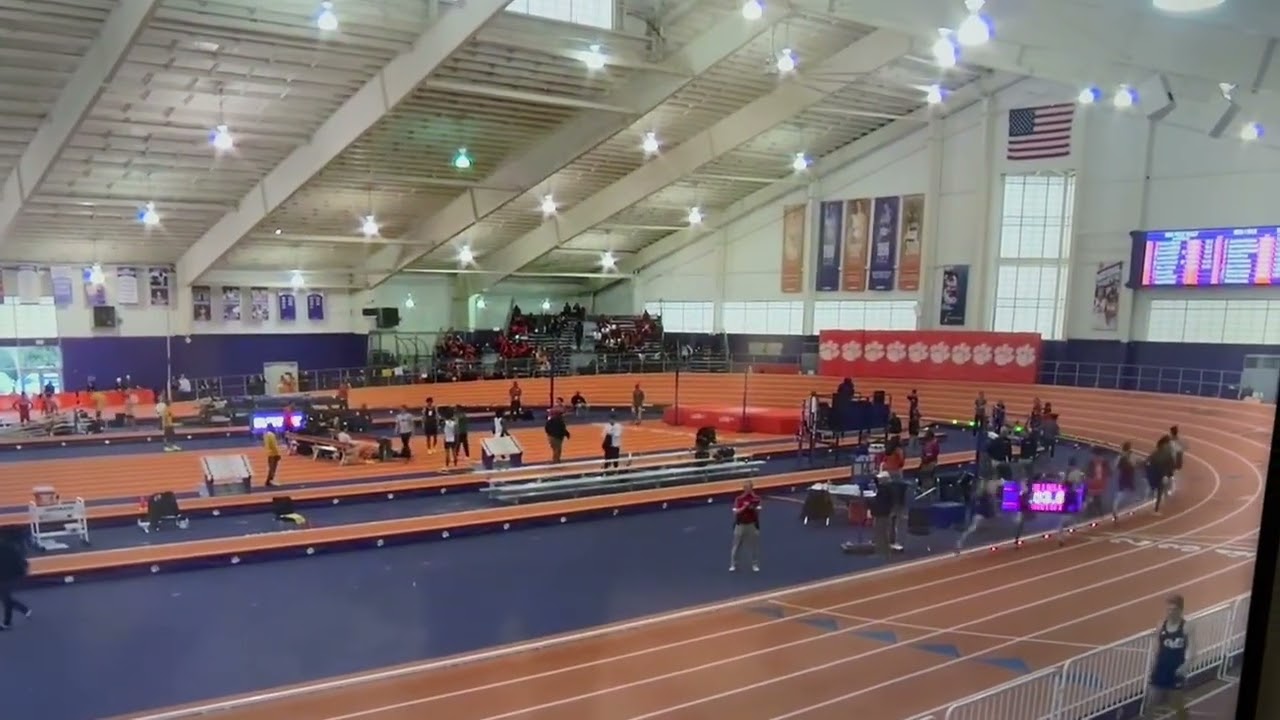 Orange and Purple Men’s 1 mile first heat 2026