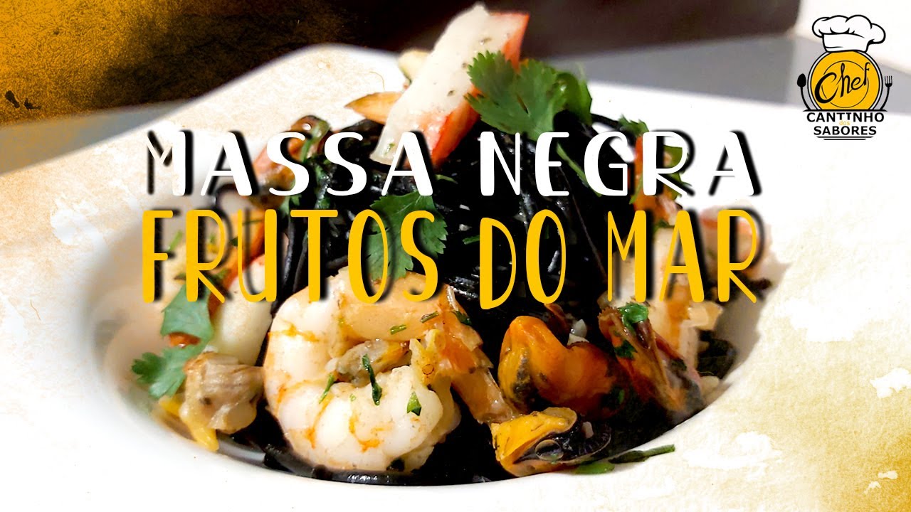 Massa negra com frutos do mar