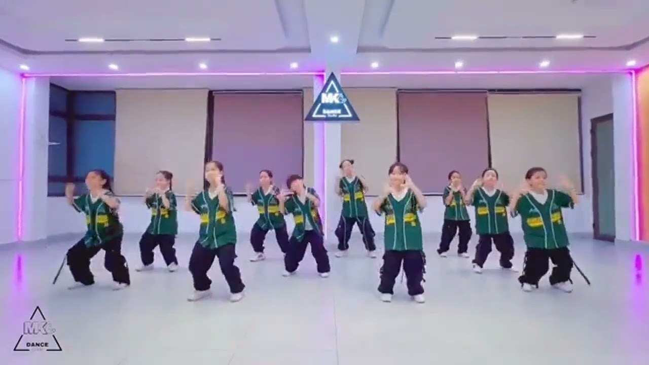 Ông trăng miệng cười- đã nối dài hơn.