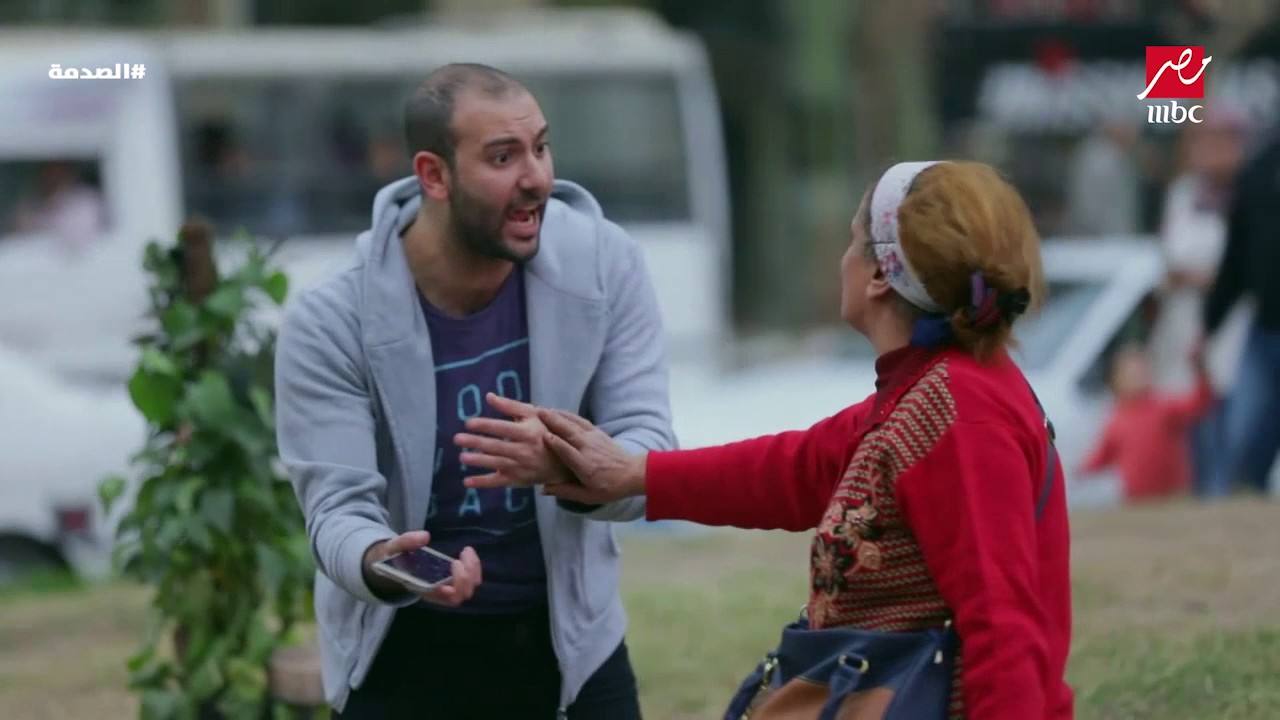 رجل يعتدي على أم وطفلها في الشارع! شوف رد فعل المصريين عليه!  #الصدمة #رمضان_يجمعنا