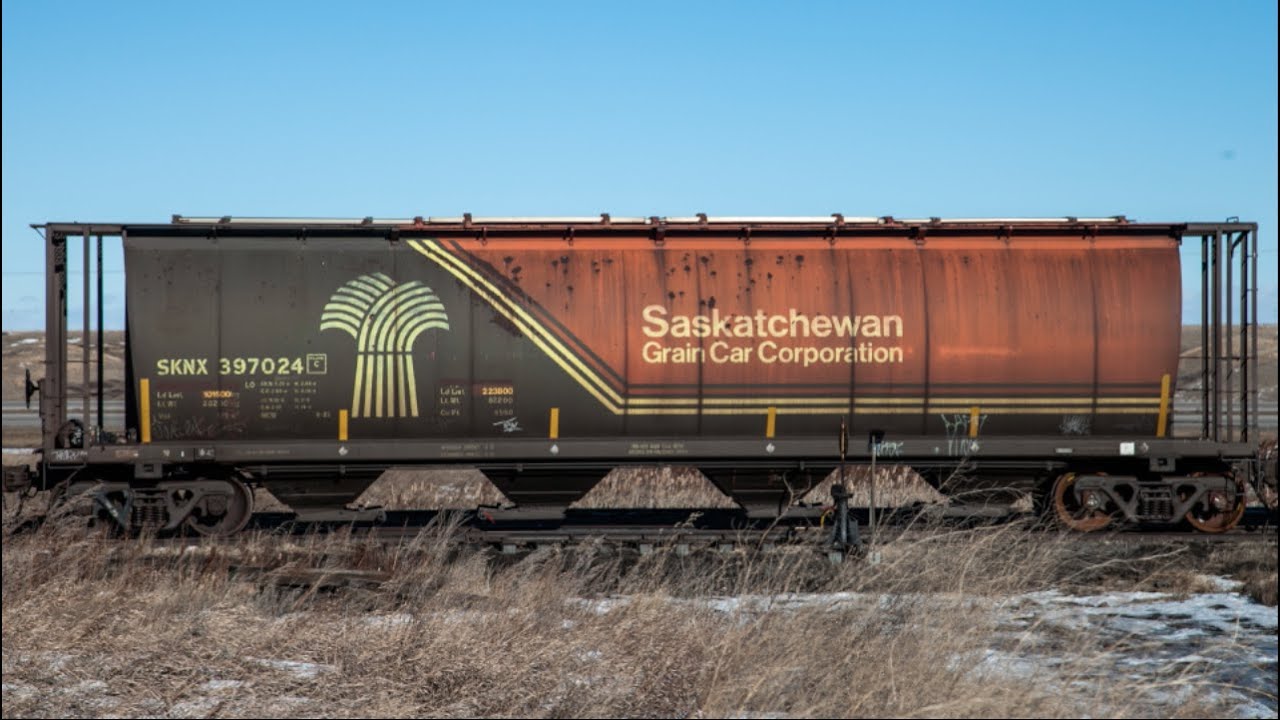 100 HST Saskatchewan Grain Car Corporation Covered Hoppers (Original Brown)
