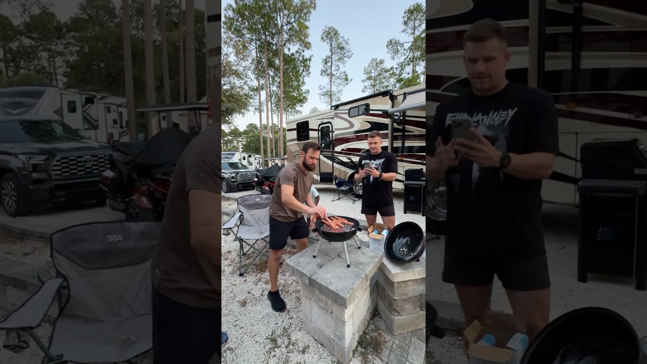 Почти сгоревшие сосиски &ndash; это очень неловко #кемпержизнь #постоянноепроживаниевдоме #гриль #курор...