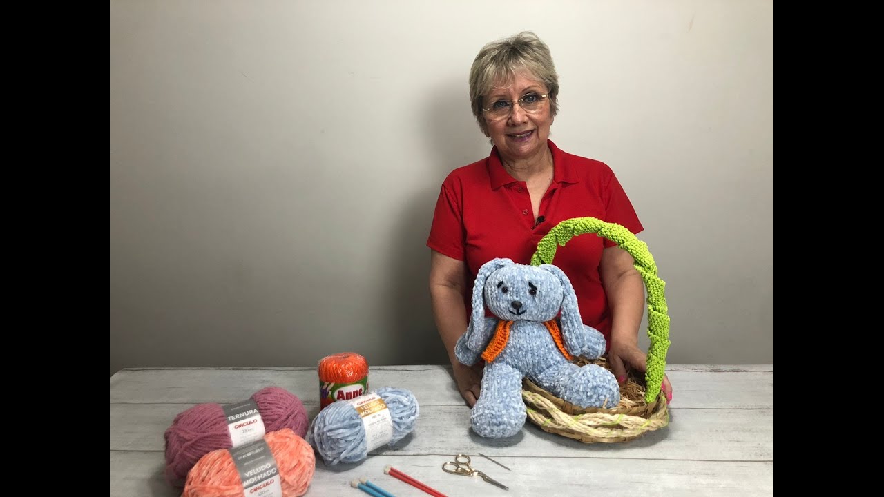 COELHO EM TRICÔ COM FIO VELUDO MOLHADO DA CÍRCULO