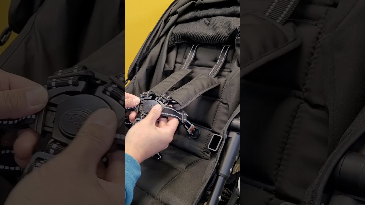 Demonstration of the Valco Baby Snap 4 stroller