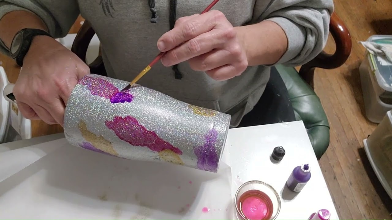 Create this beautifully unique galaxy tumbler.