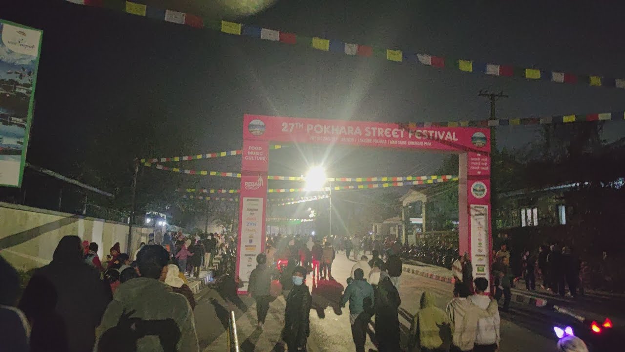 27th Street Festival हेर्नुस मान्छेको भिड कति हो । New Year Eve मा आज सार्है भिड छ ।