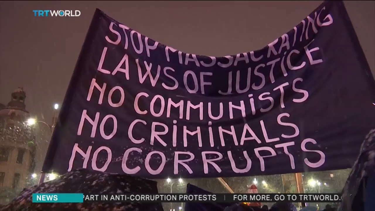 Tens of thousands stage anti-corruption protest in Romania