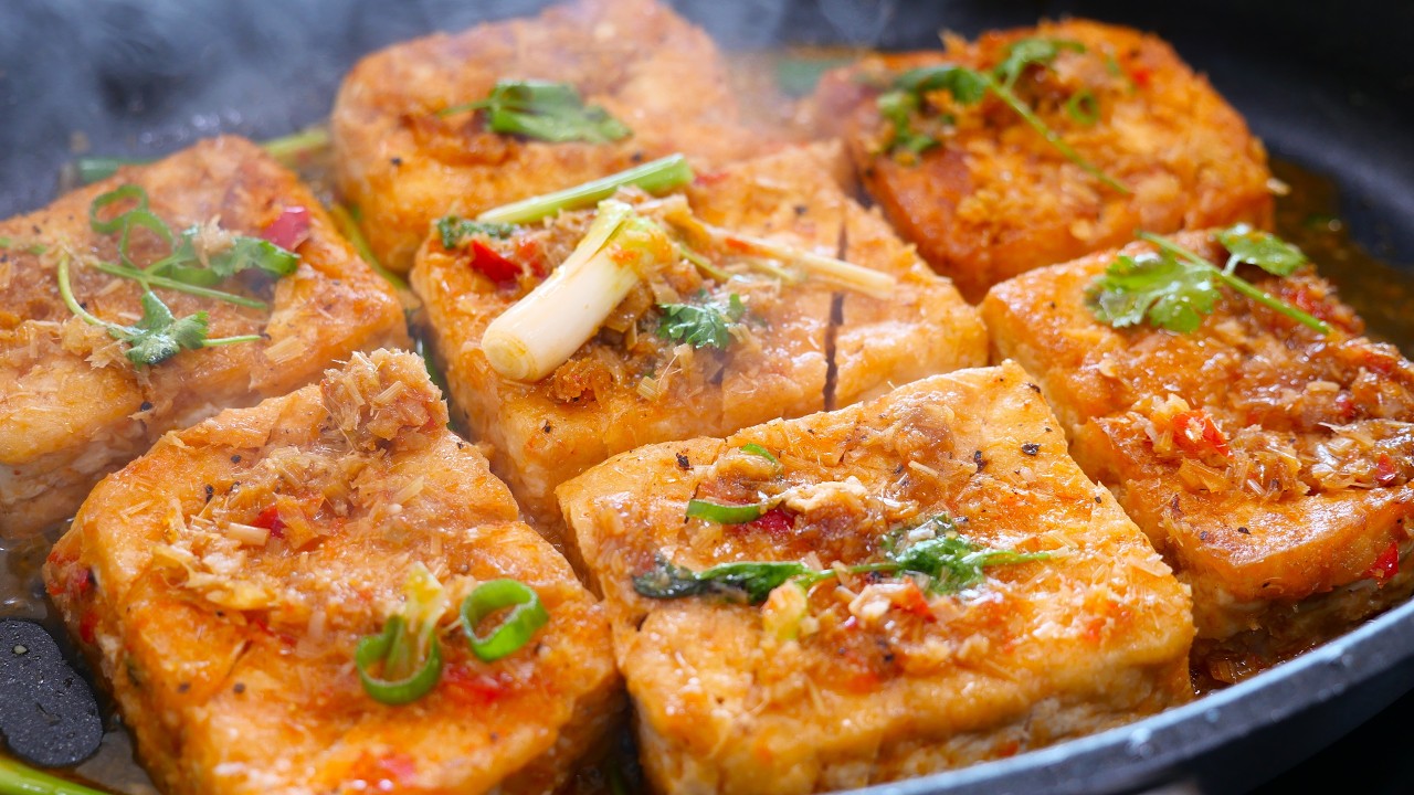 Muốn Làm Đậu Hũ Kho Sả Ớt Ngon Thì Nên Ngâm Vô Nước, Cách Chiên Đậu Hũ Vỏ mỏng giòn by Vanh Khuyen