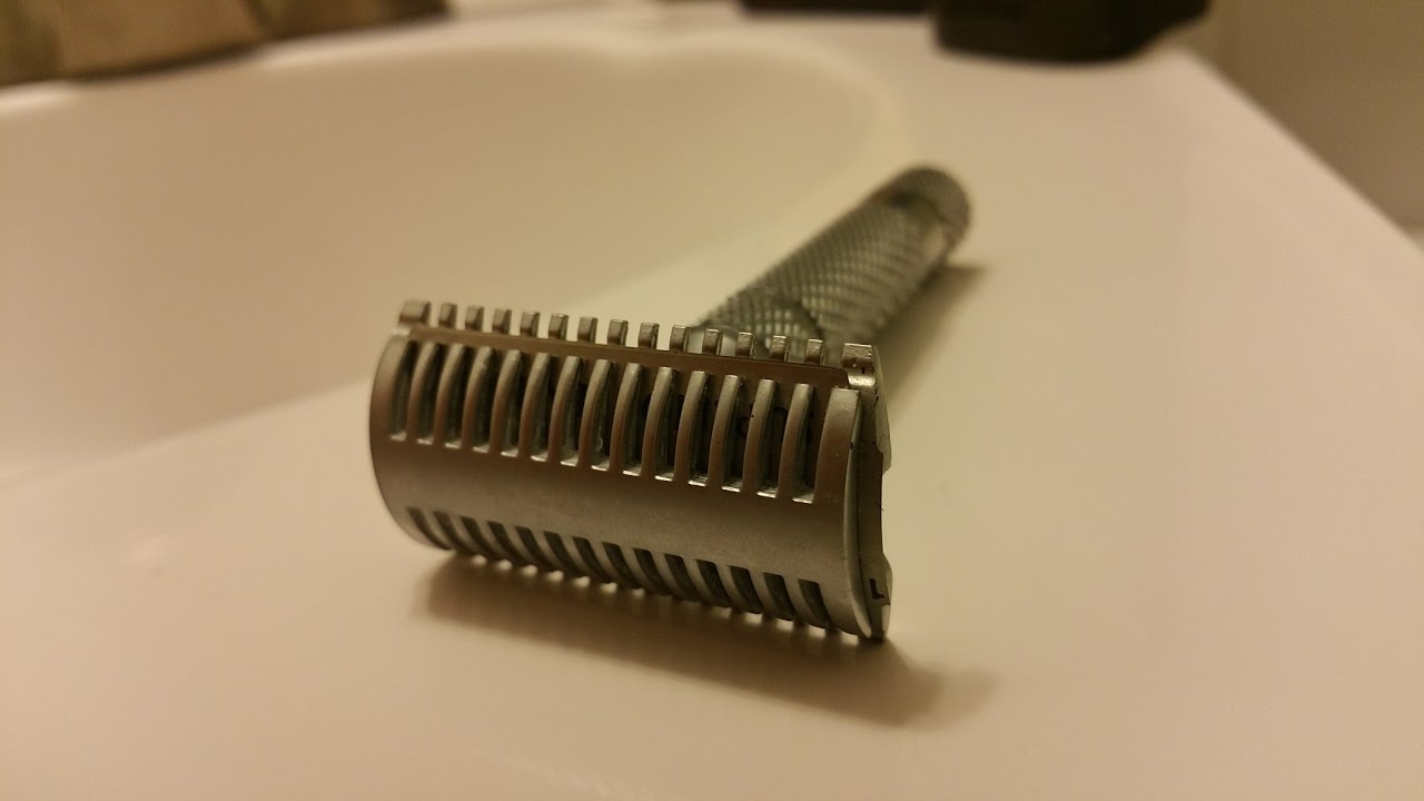 Phoenix Artisan Accoutrements: Double Open Comb Razor