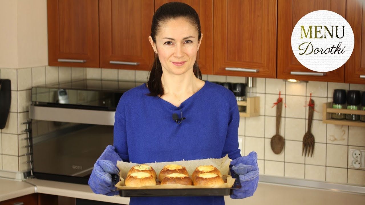 PRL-ki. Faszerowane bułki z piekarnika. Przepis na szybkie, tanie danie z czasów PRL-u. MENU Dorotki