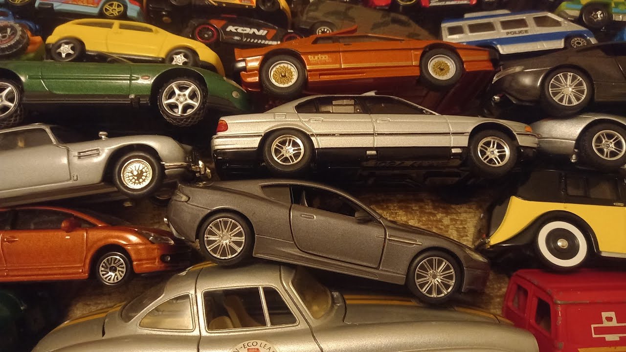 Игрушки Corgi, Hot Wheels и другие литые модели, найденные на автомобильной распродаже — Эпизод 73