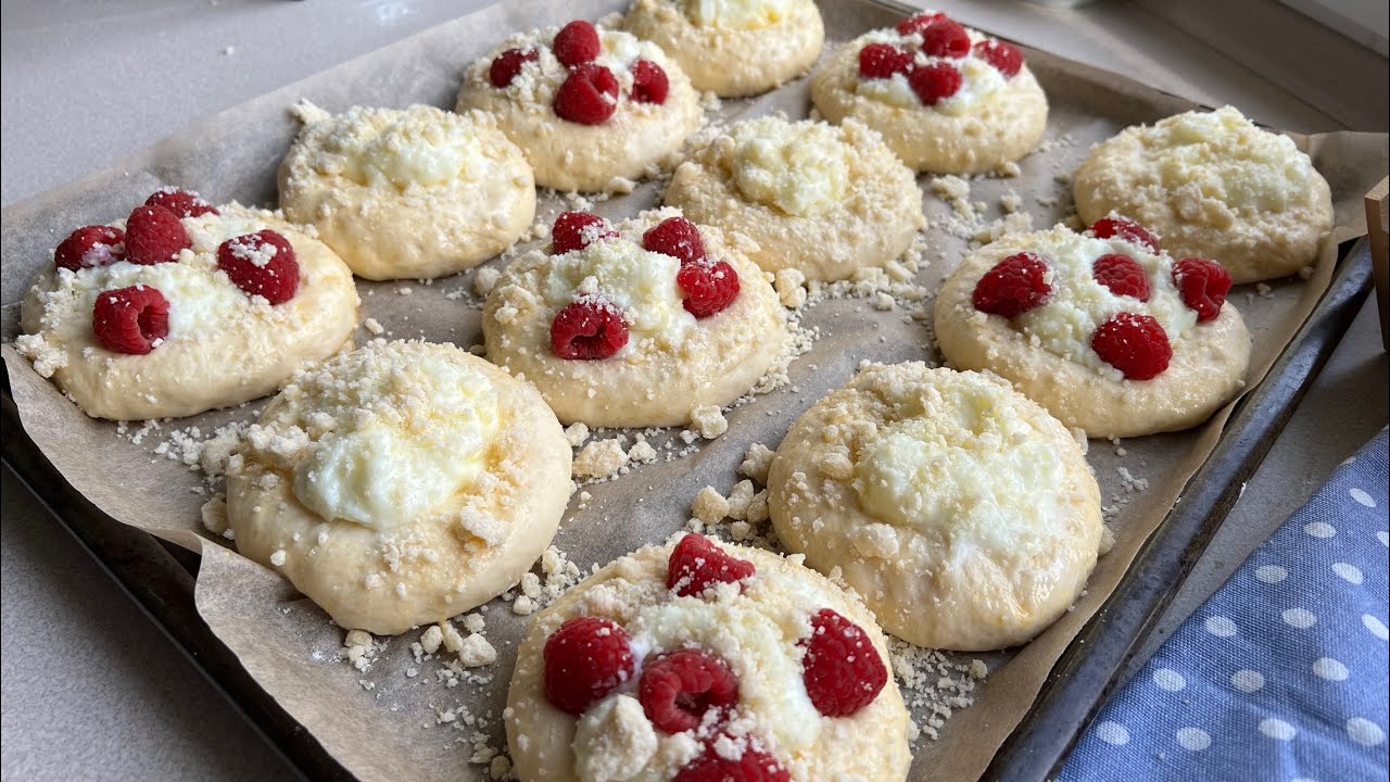 Drożdżówki z budyniem i kruszonką