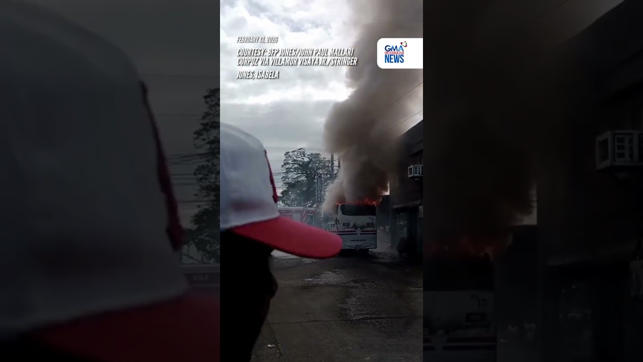Mini-bus sa Isabela, nagliyab | GMA Integrated News