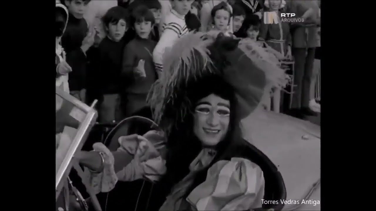 Em 1966 a Maria Pereira e o conjunto de Mário Simões dedicou um tema ao Carnaval em Torres Vedras.