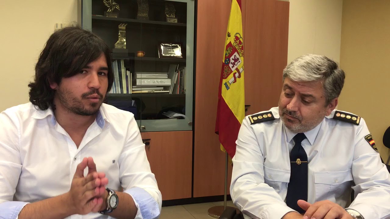 CON El SR. COMISARIO JEFE DE GIJON D. DÁMASO COLUNGA. Defensa de la Policía Nacional.