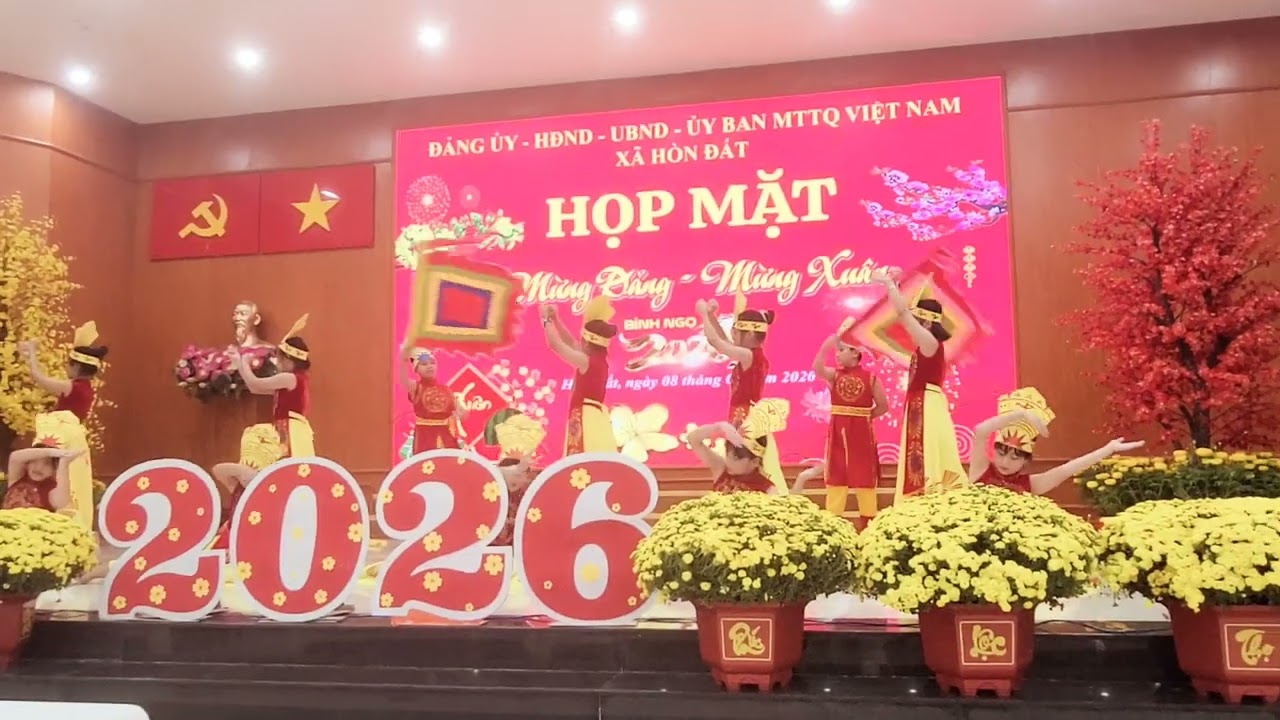 Múa mừng đảng mừng xuân xã Hòn Đất 