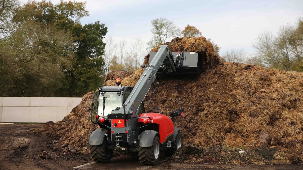 Compact Telehandler - TOBROCO GIANT