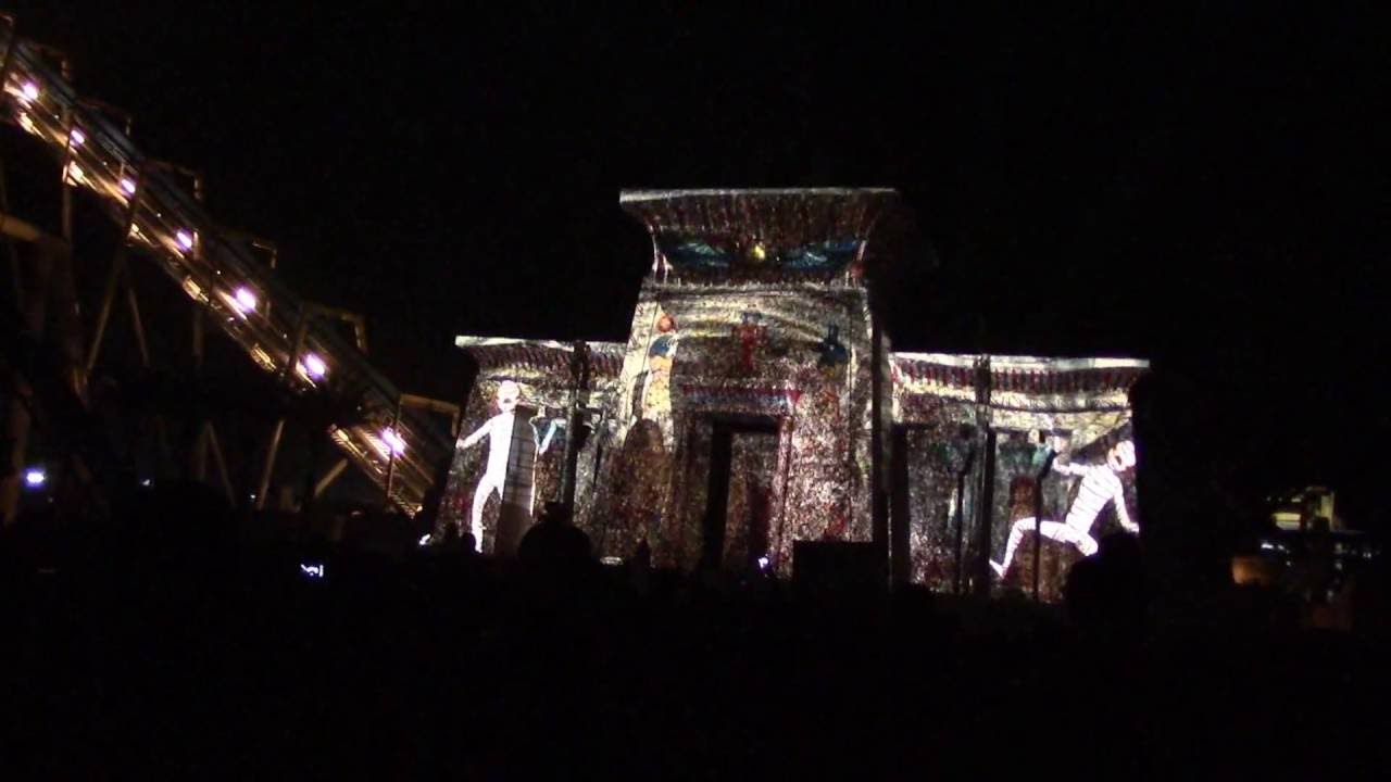 Spectacle sur l'attraction Oziris - Parc Astérix.