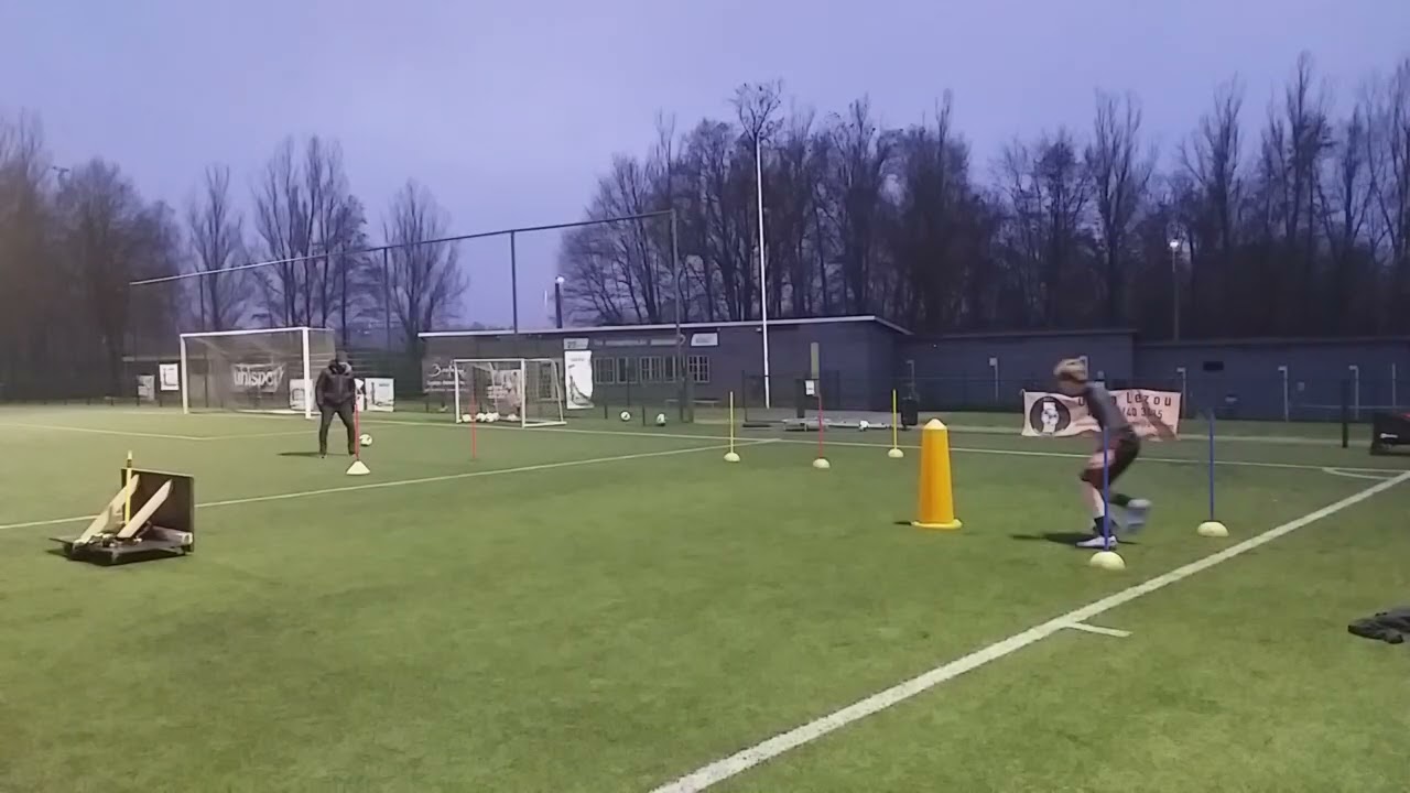 ROBIN MENDRIK U19 FC GENAPPE SEANCE SPECIFIQUE DE COMBINAISONS DE PASSES DRILLS 2 A LA D.F.A 