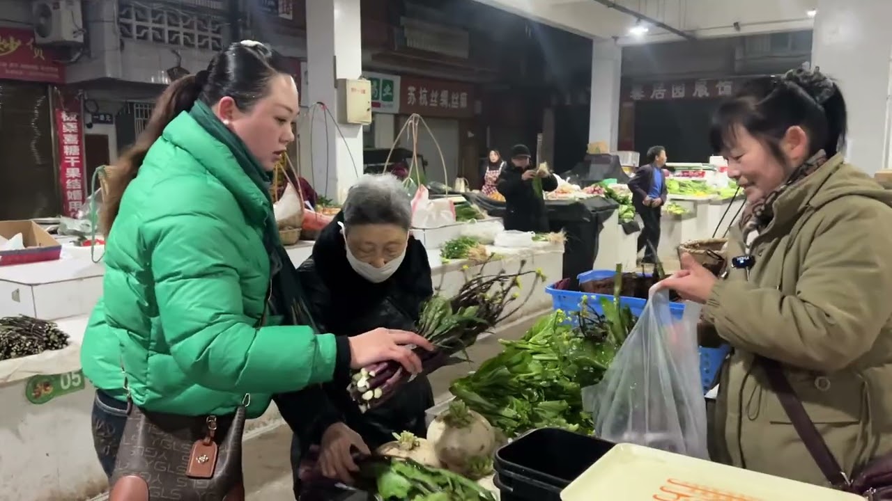 今天赶赤水兴源市场，容姐的粉条很受欢迎，得到了姐妹们的认可。
