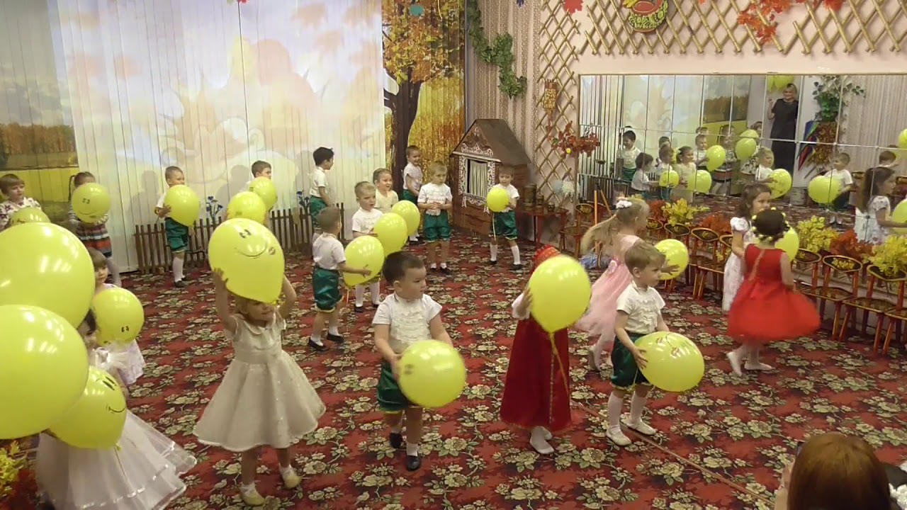 Вход на осенний утренник - ср.гр