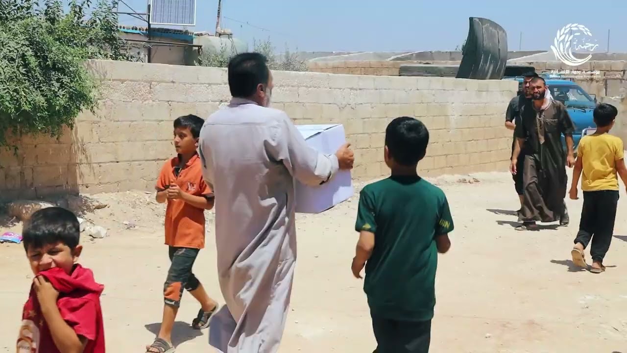 توزيع السلال الغذائية على أهلنا في مخيم الأندلس و عطشان ومعان في بلدة آطمة ريف ادلب #سوريا