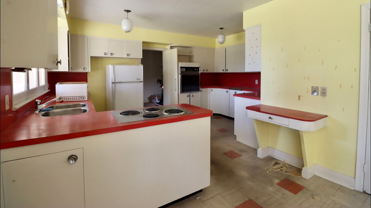 Incredible Abandoned 5 Million Dollar Mid Century Mansion Stuck in the 1950’s