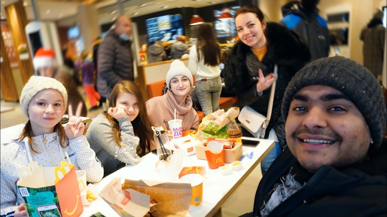 MEETING NEW SUBSCRIBER IN MACDONALD || INDIAN LIFE IN RUSSIAN STYLE ||