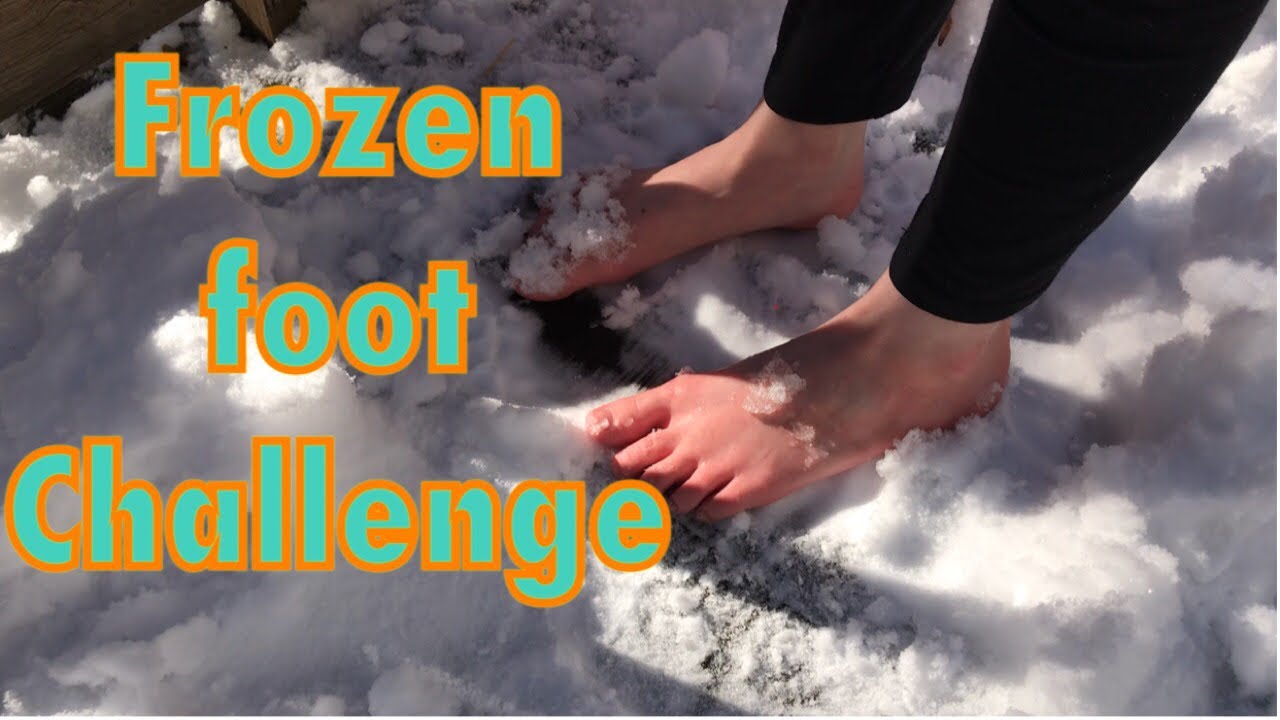 FROZEN FOOT CHALLENGE | WHILE BUILDING A SNOWMAN
