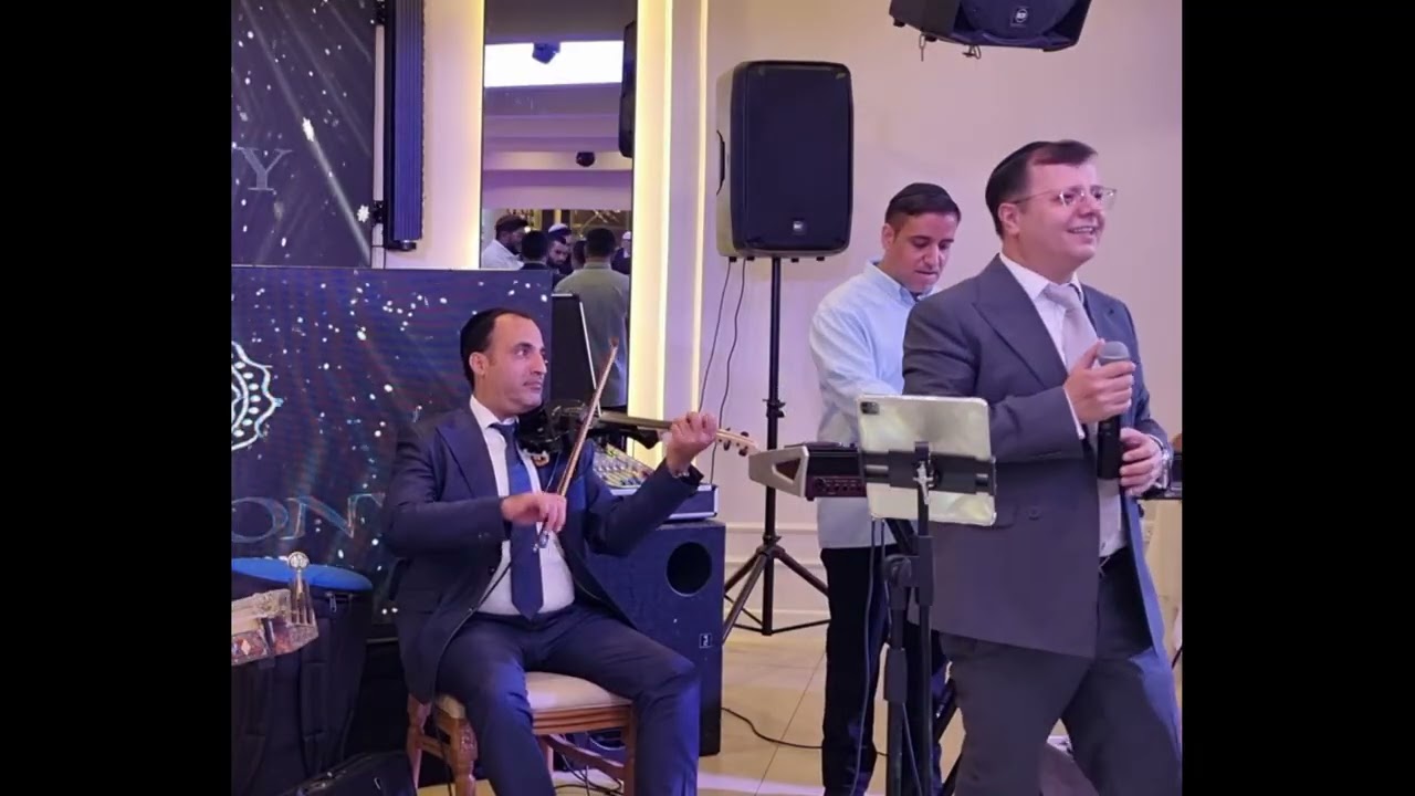 יהודה ועקנין מחרוזת לכבוד חתן וכלה עם הקלידן מנשה חזקיה והכנר דניאל שאלטיאל