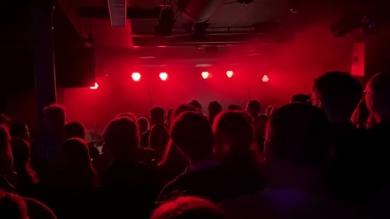 Svart Ridå 