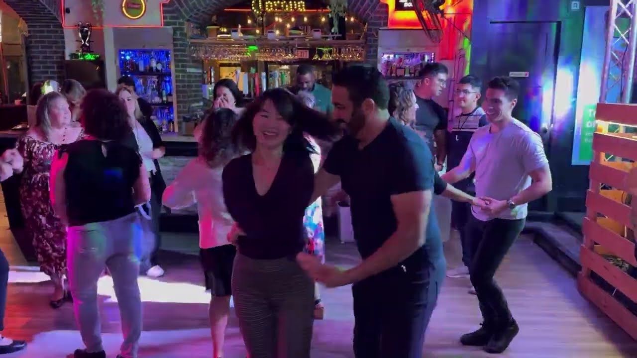 911 Salsa Tuesdays : Time to dance!