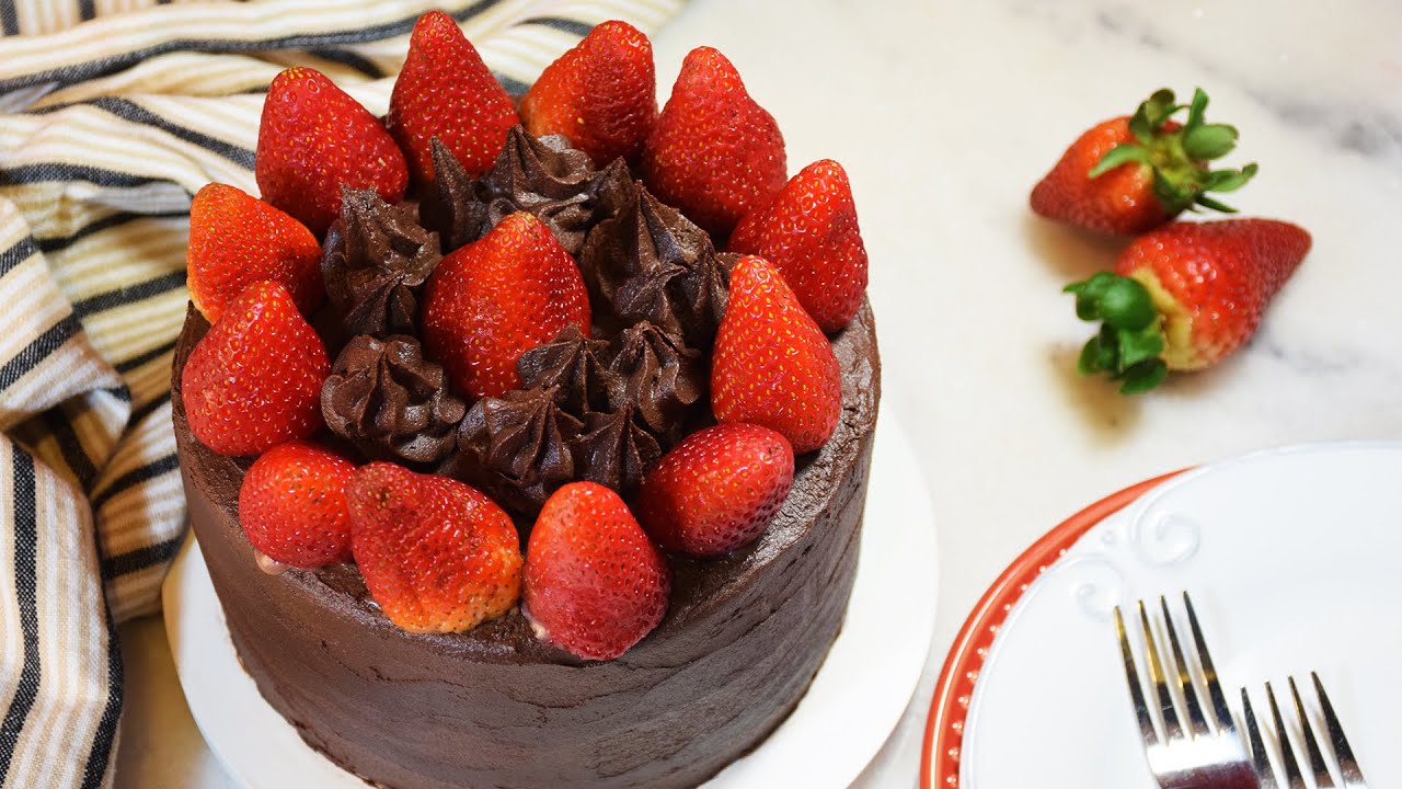 BOLO DE CHOCOLATE COM MORANGO (CACAU BLACK) | BOLOS BAFÔNICOS
