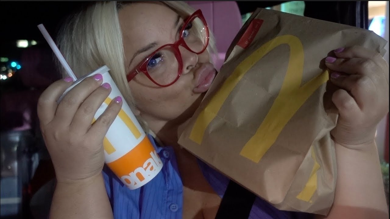 LATE NIGHT DRIVE THRU MUKBANG | MCDONALD'S CAR EATING SHOW